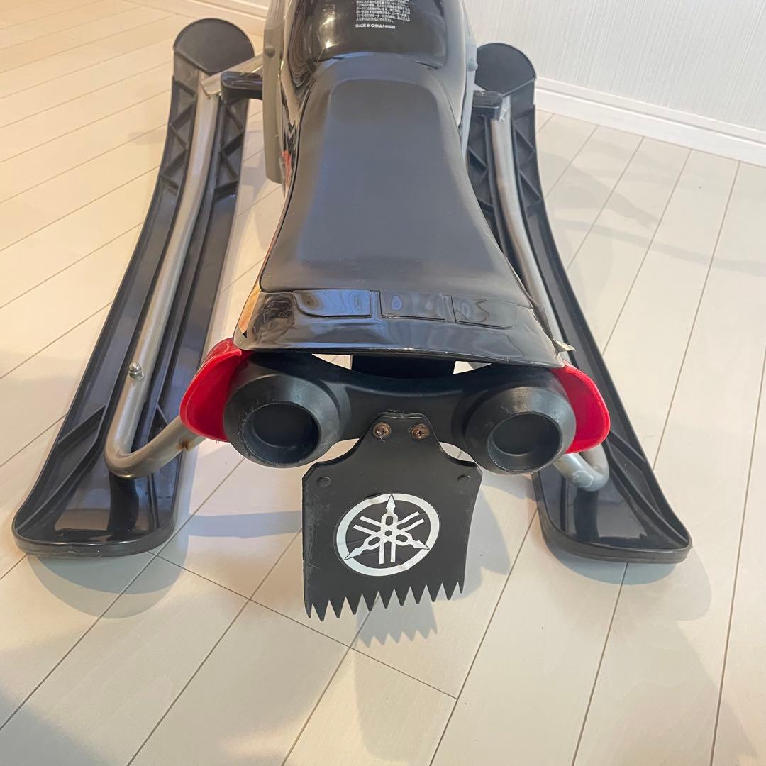 ヤマハ スノーモービル型 ソリ レッド 子供用