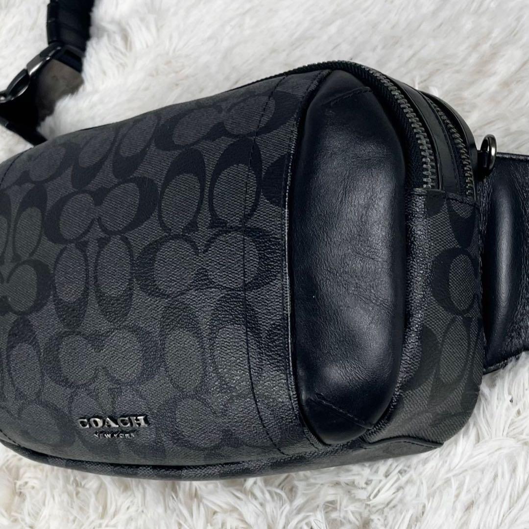 極美品 コーチ PVC ウエストバッグ シグネチャー ロゴ金具 チャーム 黒