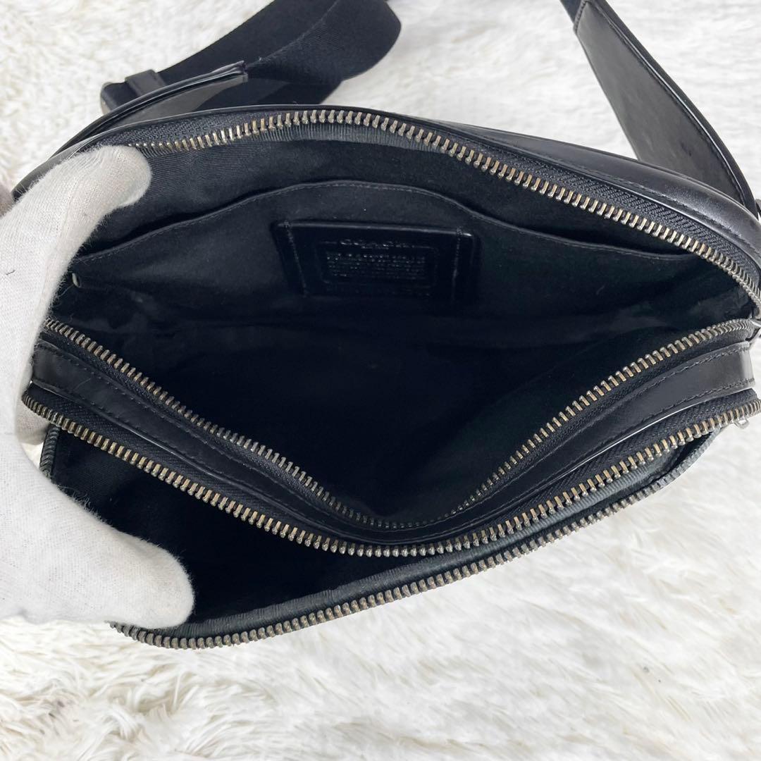 極美品 コーチ PVC ウエストバッグ シグネチャー ロゴ金具 チャーム 黒