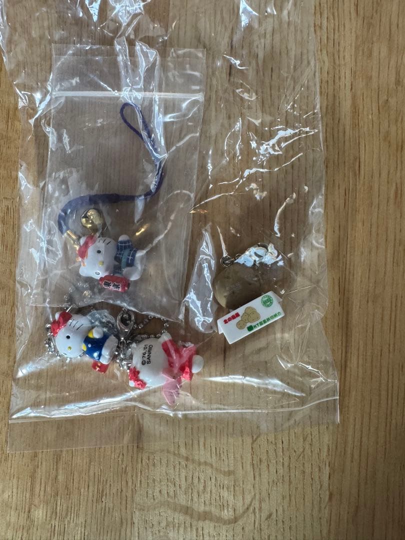ハローキティ フィギュアストラップ 232➕4 地域限定多数 おまけつき