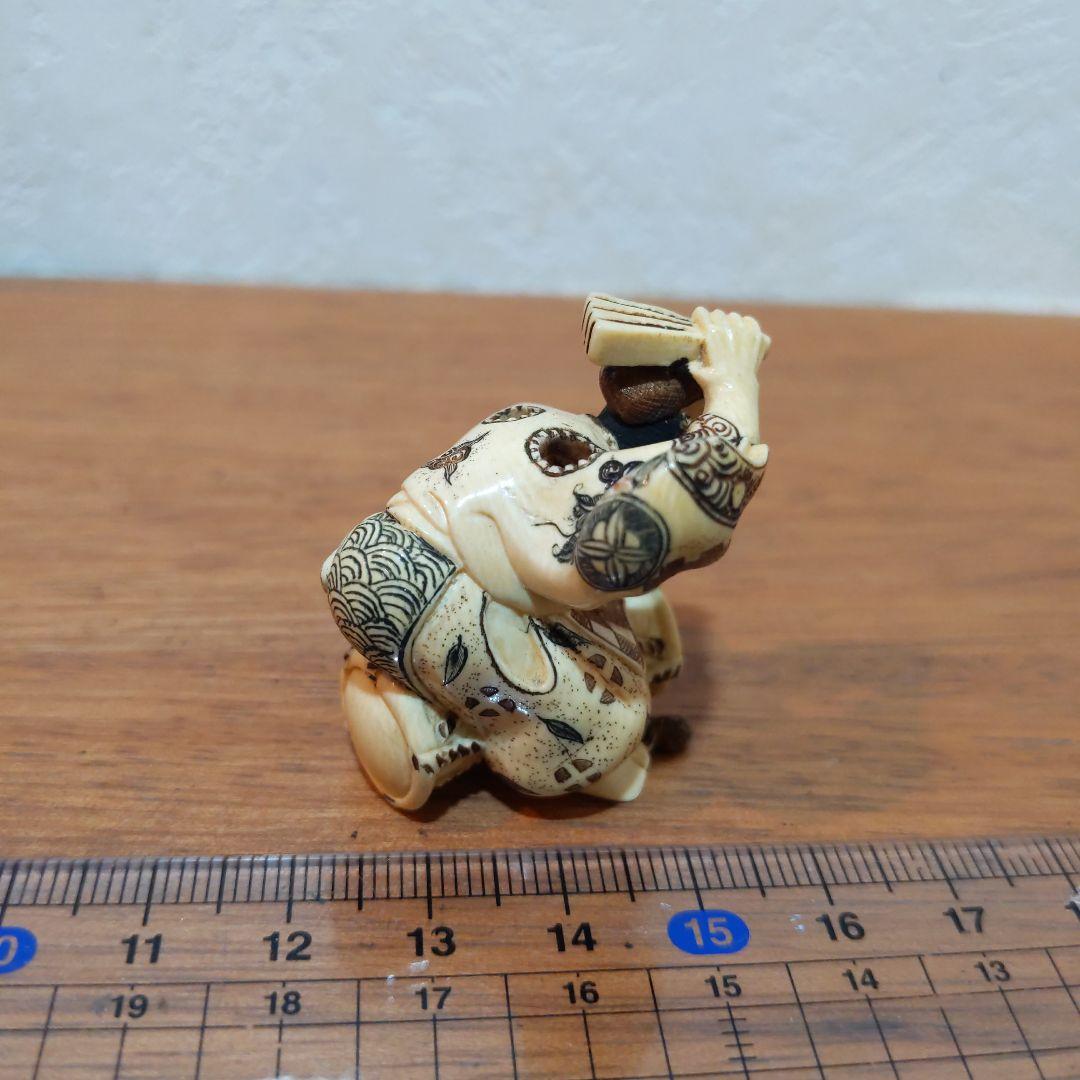 時代提げ物 彩色人物根付 天然素材 在銘【三番叟】高さ約3.9cm 重さ約
