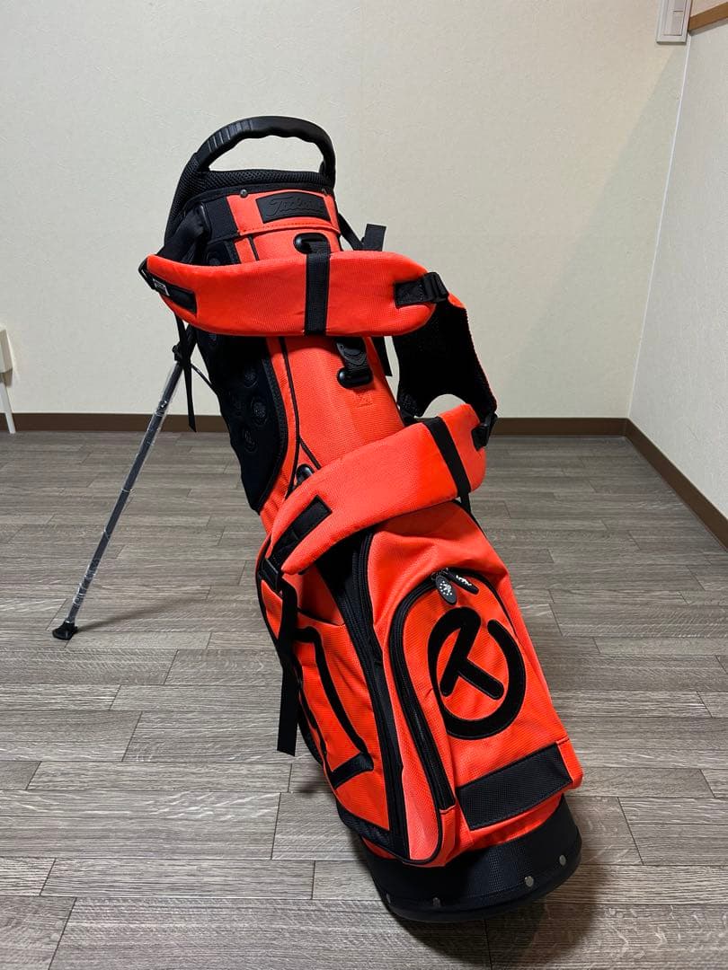 鮮やかなオレンジとブラックのコントラストが美しい！スタンド式