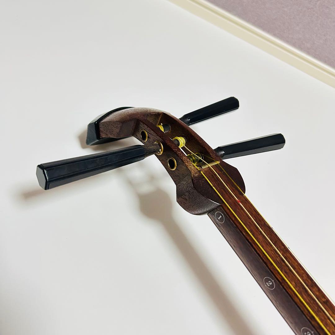超高級 美品】三味線 中棹 紅木 プロ仕様 正寸 天然皮 付属品
