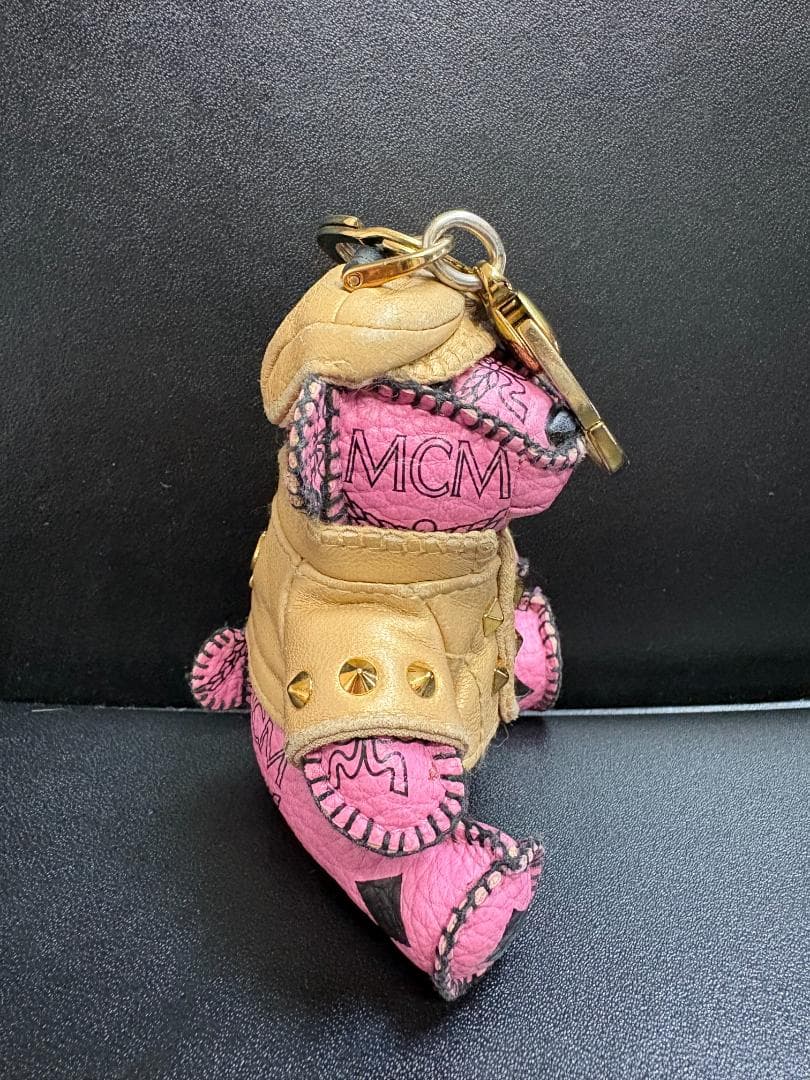 MCM クマ キーホルダー ベア チャーム ピンク スタッズ バッグチャーム