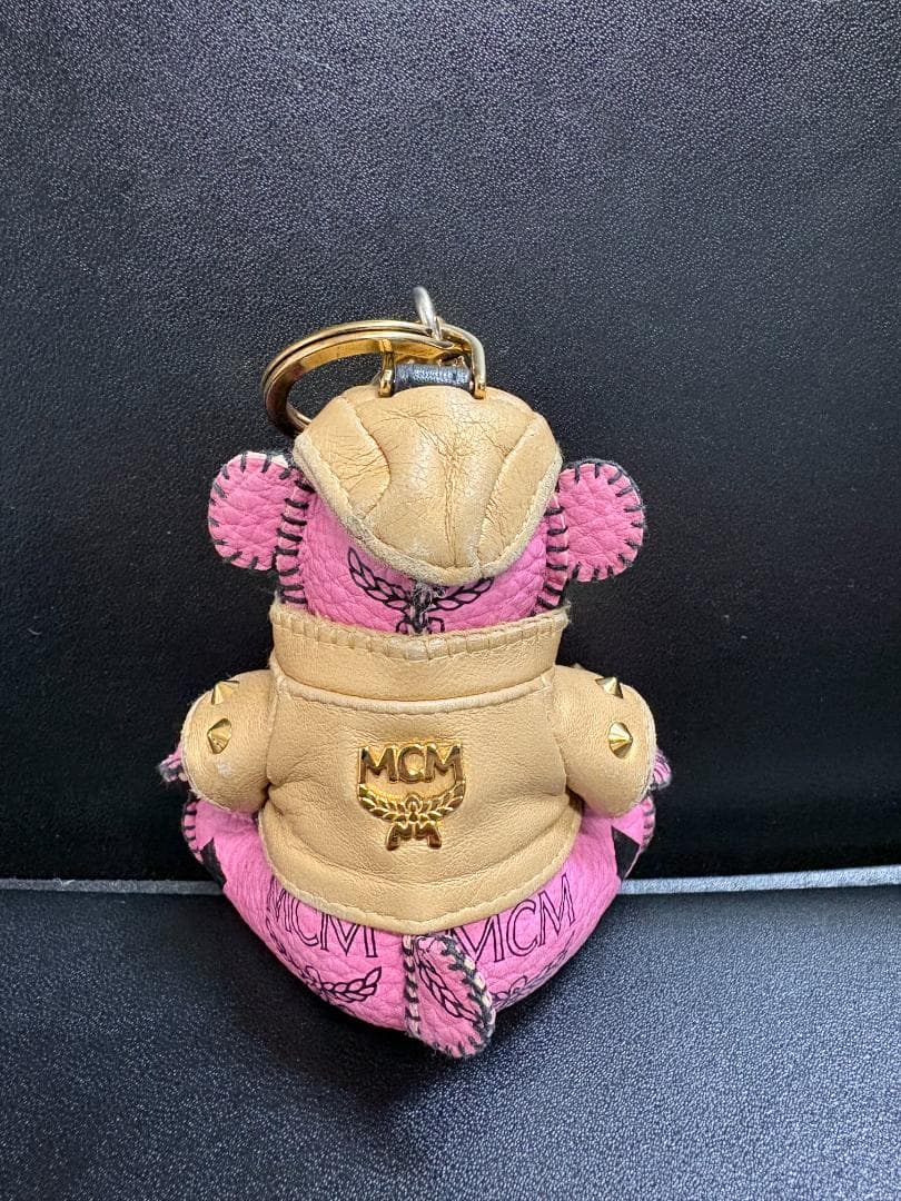 MCM クマ キーホルダー ベア チャーム ピンク スタッズ バッグチャーム