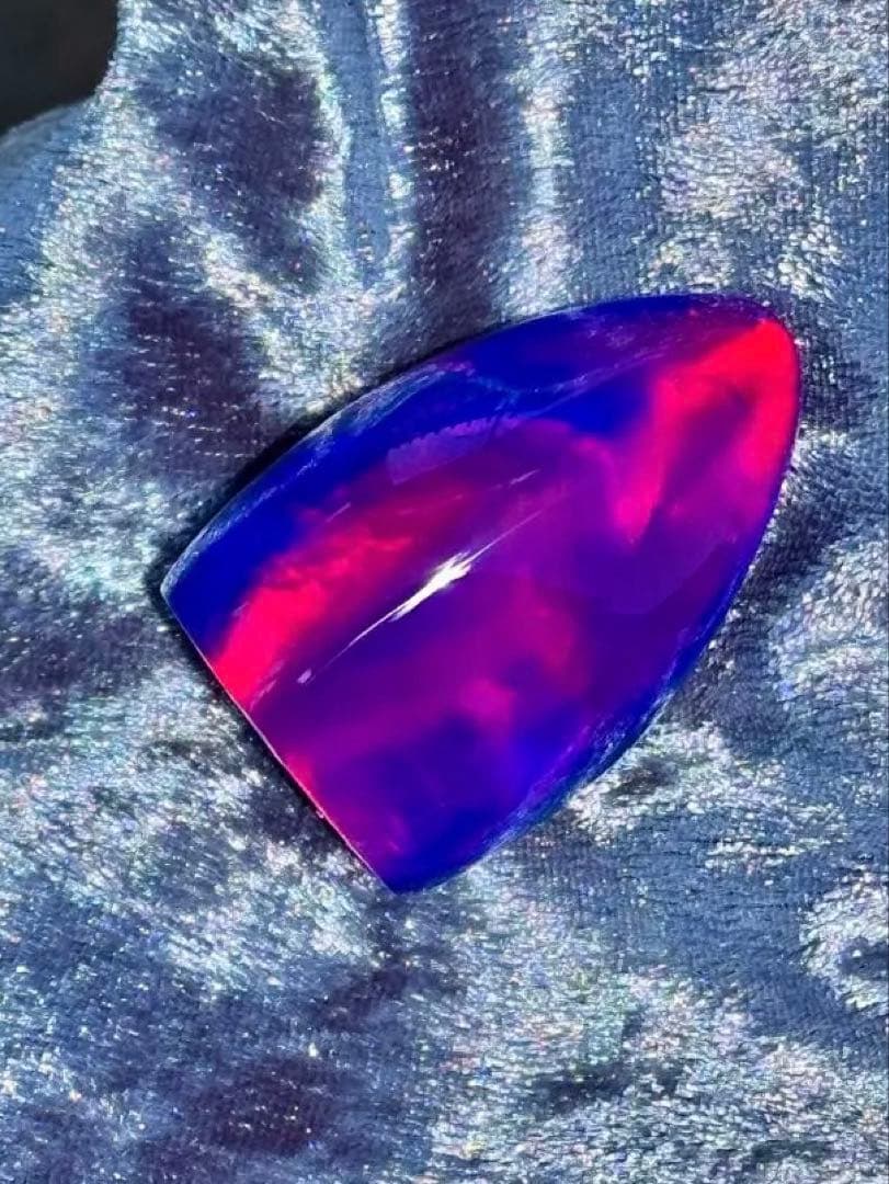 沖縄三線 人工オパールバチ 青紫の中に虹色が輝いてます