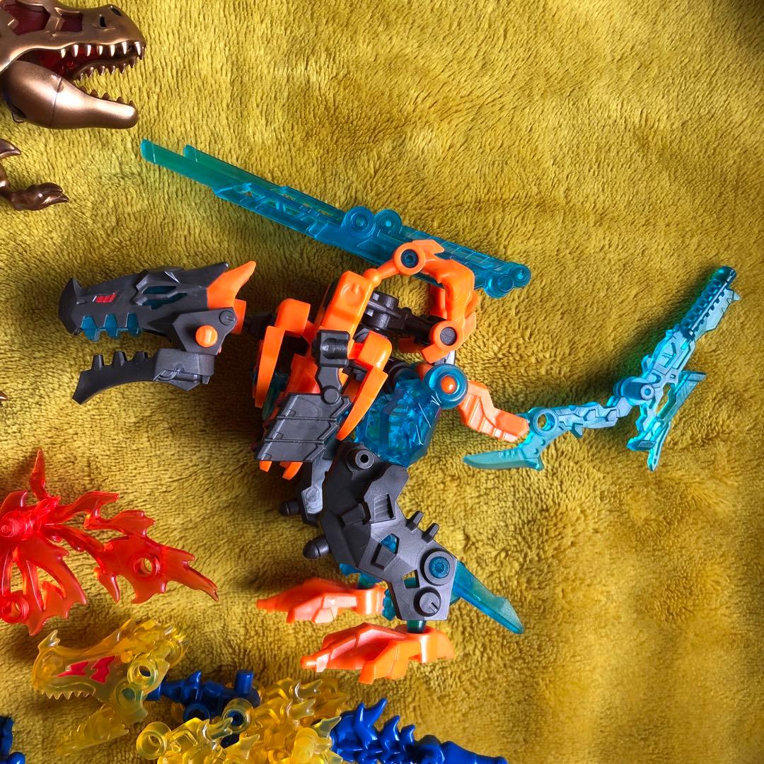 覇王竜スーパーアーマードブレイズティラノキング ほねほねザウルス