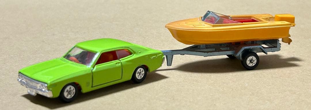 トミカ ニッサン ローレル ヤマハボート 2台セット トミカ ニッサン ローレル ヤマハ ボート 2台セット トミカ ニッサン