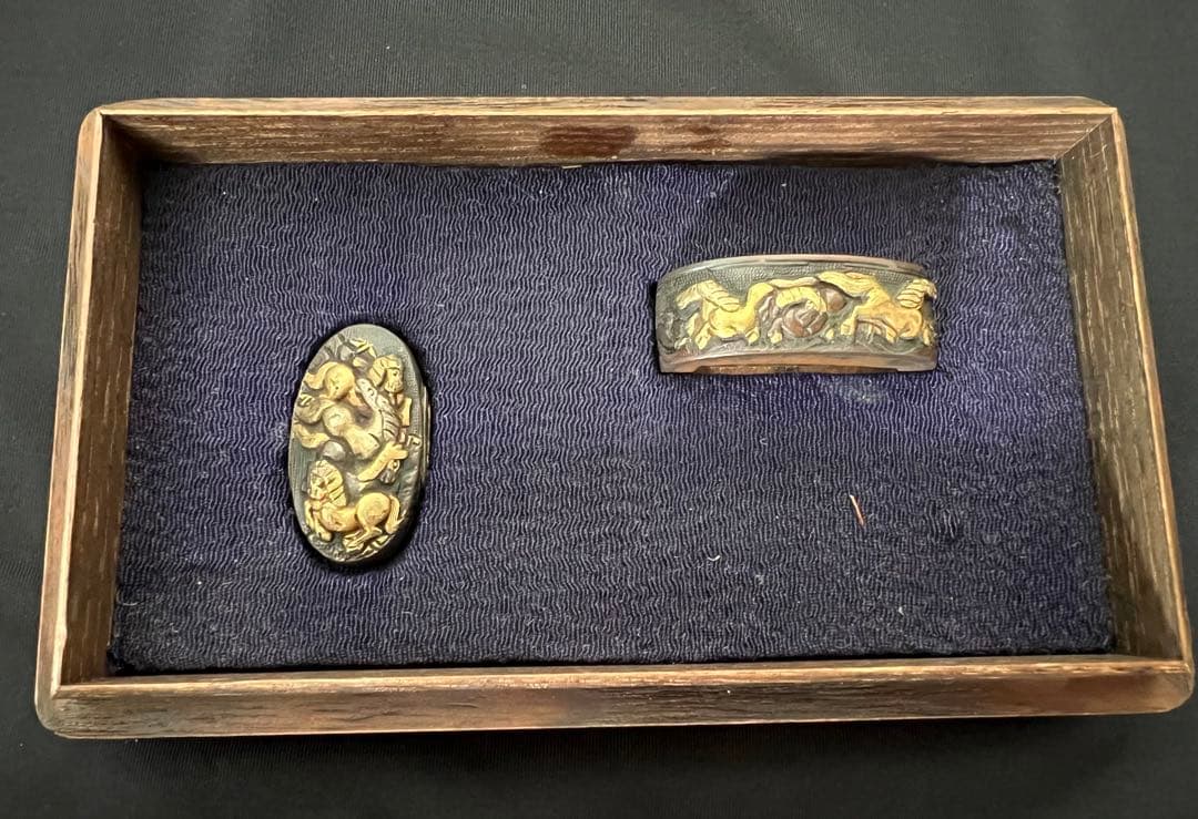 刀装具 縁頭 目貫 群馬象嵌 馬紋様 銅地 金 剣刀装具 日本刀 鐔 骨董品 金銀象嵌入 刀装具一式(鍔、目貫 等) ｜骨董品買取 緑和堂