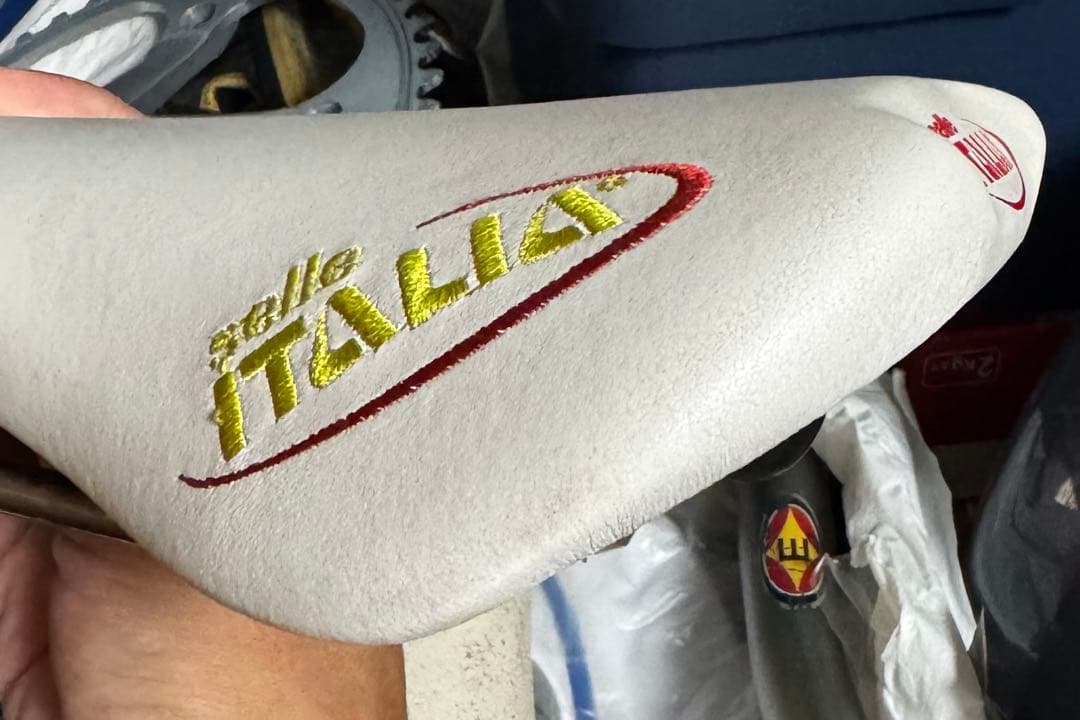 セライタリア Flite サドル 白 njsシール有 競輪