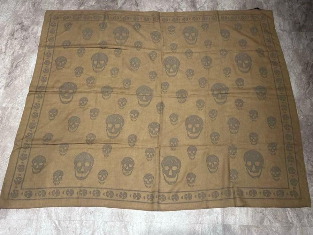 ALEXANDER MCQUEEN スカル ストール Classic Silk Skull Scarf in Black | Alexander McQueen US