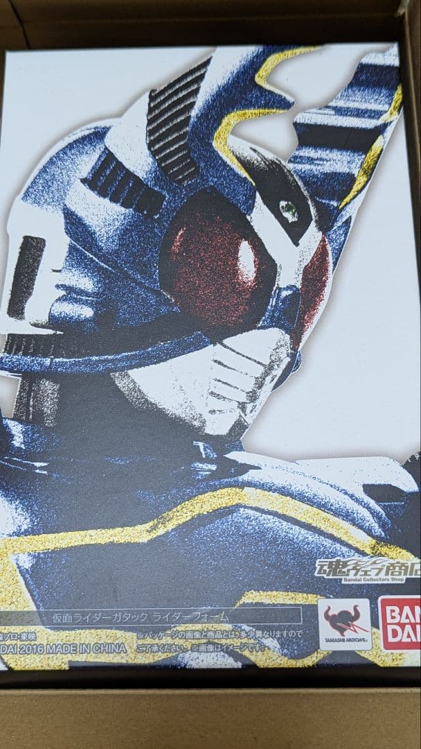 フィギュアーツ　真骨彫仮面ライダーガタック Amazon.co.jp: S.H.Figuarts（真骨彫製法） 仮面ライダーガタック