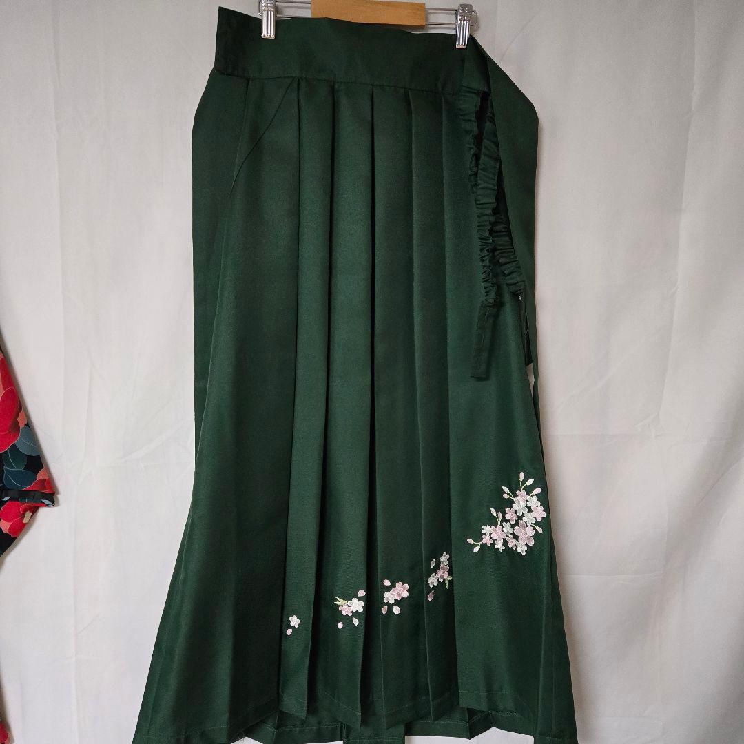 椿ブラック×緑袴150cm簡単袴セット髪飾り付き 美品 - メルカリ