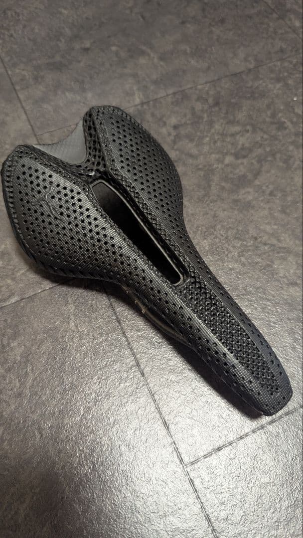 ELVES MAGICAL OSSE PRO サドル 135mm ELVES MAGICAL OSSE PRO サドル 135mm