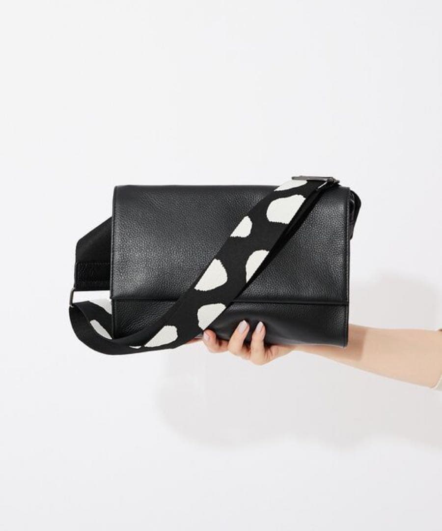 イアパピヨネ　ボディバッグ ear PAPILLONNER（イア パピヨネ） ウエストポーチ ウエストバッグ