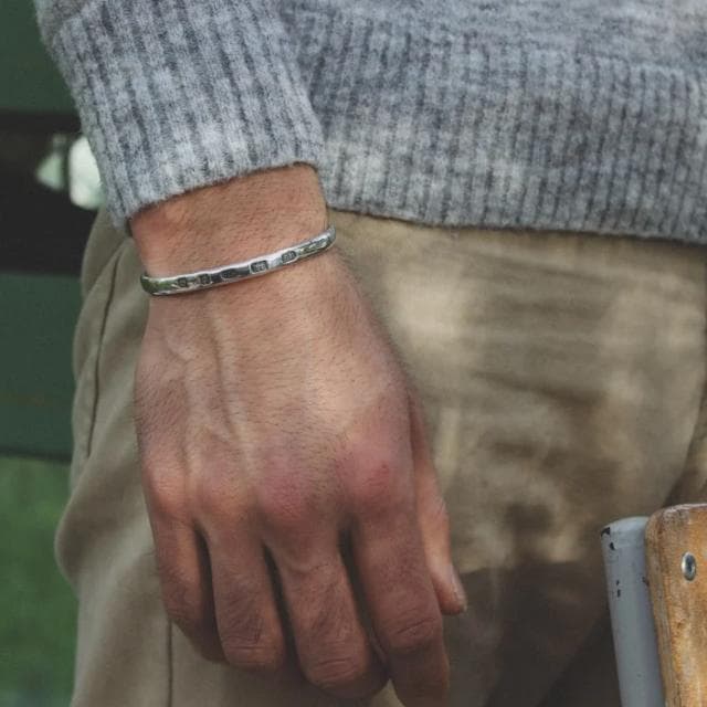 ラスト Rust made in England 5ホールマーク バングル - メルカリ