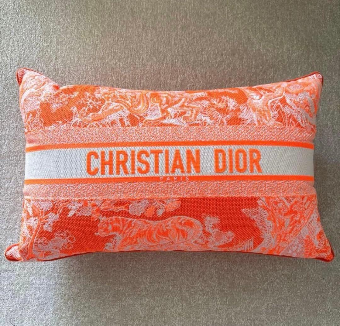Christian dior ネオン　オレンジ　クッション Christian dior ネオン オレンジ クッション