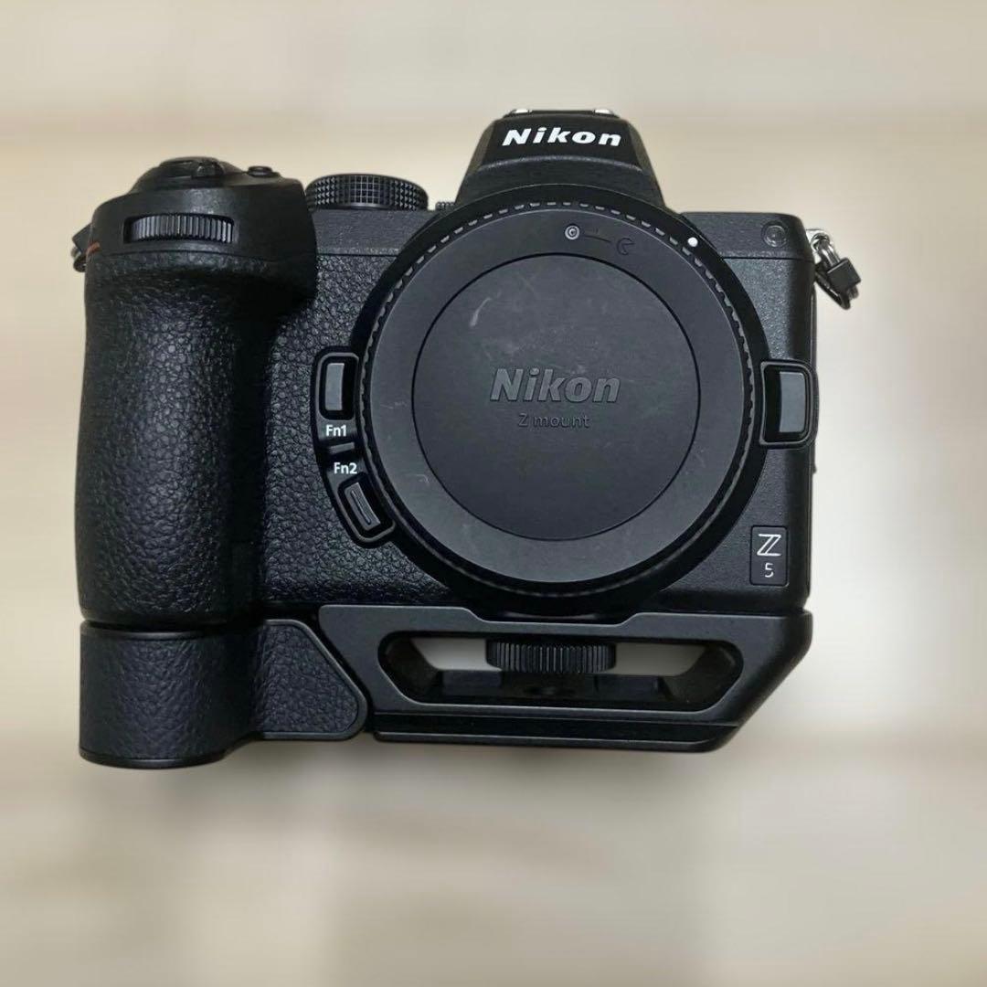 NIKON Z5 ミラーレス一眼 キョウトボーイズのストラップ付 - メルカリ