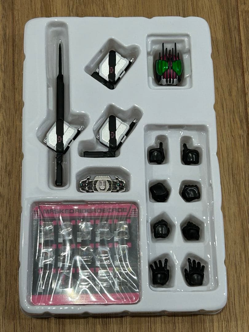 S.H.Figuarts 真骨彫製法 仮面ライダー ディケイド【開封品】