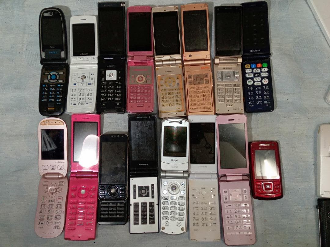 携帯電話 PHS ガラケー ジャンク品 大量 まとめ売り 73台 ドコモ au等