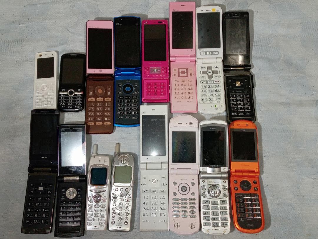 携帯電話 PHS ガラケー ジャンク品 大量 まとめ売り 73台 ドコモ au等