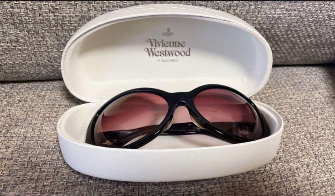 廃盤 Vivienne Westwood HYDE着系 サングラス ケース付き | フリマ