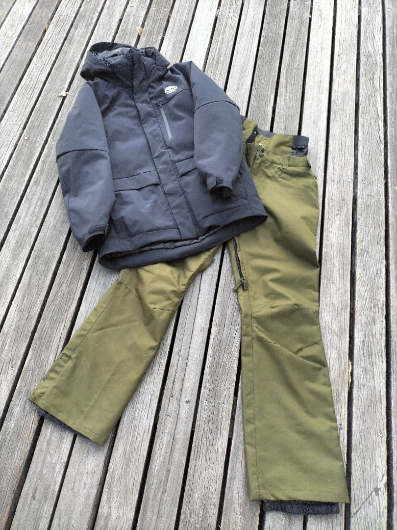 JOYRIDE スノーボードウェア 上下セット　美品 JOYRIDE スノーボードウェア 上下セット 美品 人気 商品 通販