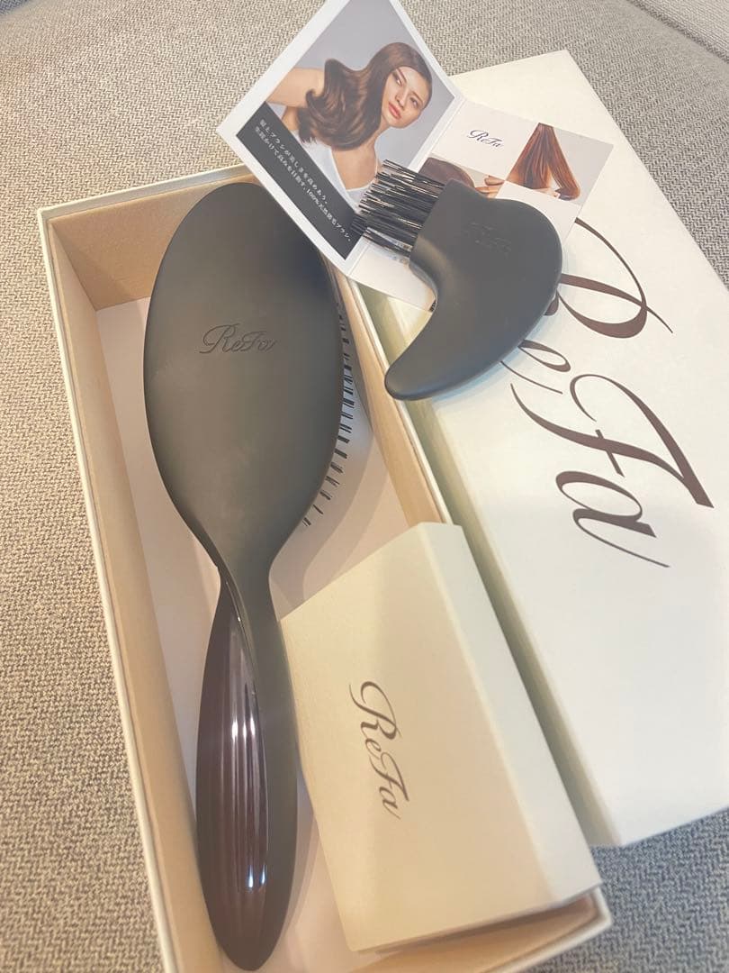 リファブリッスル　高級ブラシ　数回使用　100%天然猪毛ブラシ 100％天然猪毛ブラシ「ReFa BRISTLE（リファブリッスル）」新発売