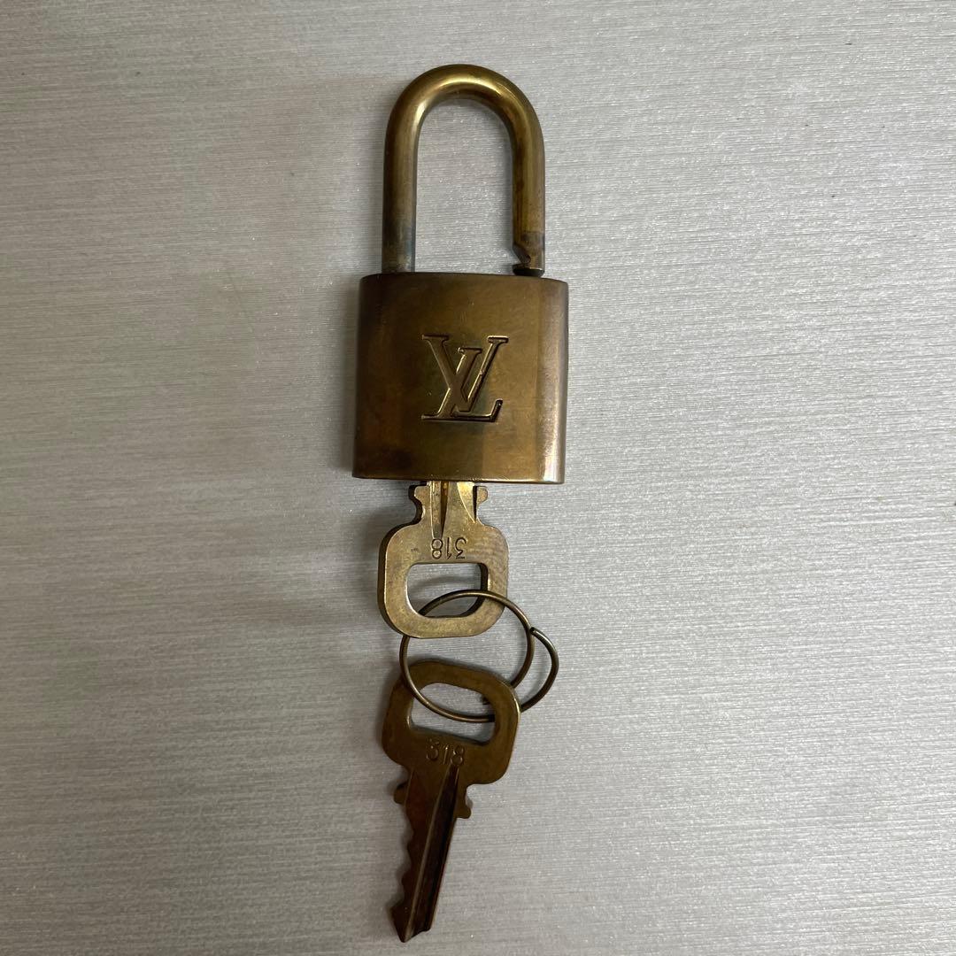 ルイ・ヴィトン 南京錠 鍵2本付き 318 - メルカリ