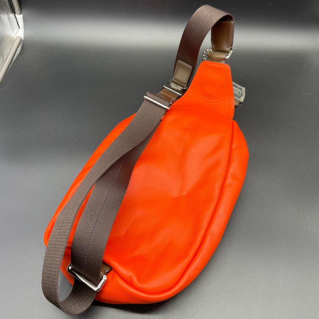 赤字超特価，大人気 COACH コーチ ボディバッグ オレンジ色 トンプソン