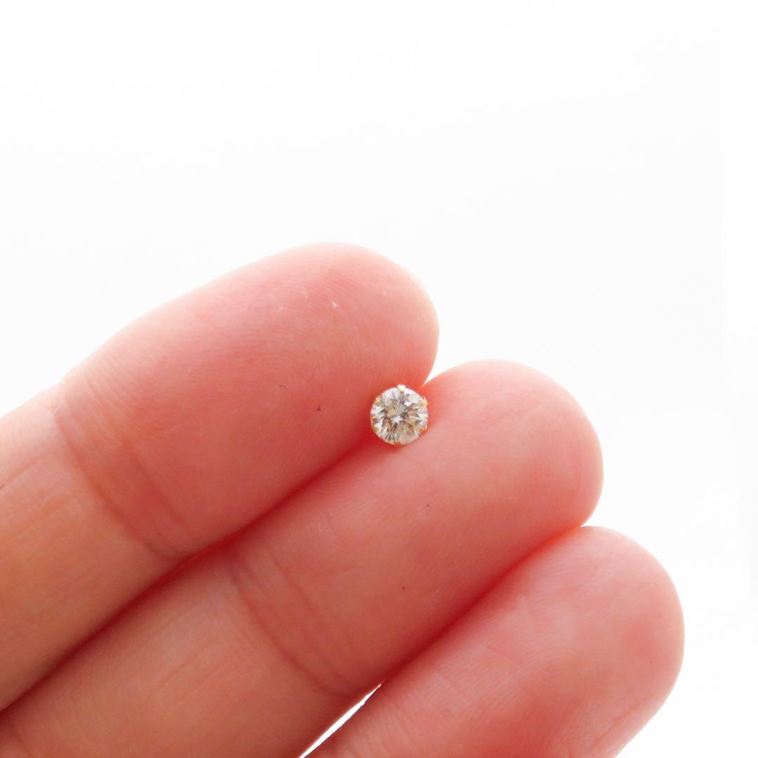 y*a様 【本物保証】K18YG 天然ダイヤモンド 0.221ct ピアス　中宝