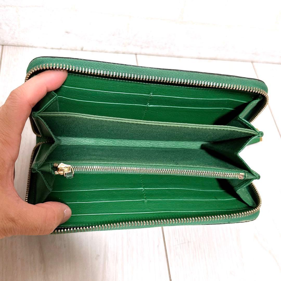 《美品》FENDI(フェンディ)長財布　ラウンド　パイソン
