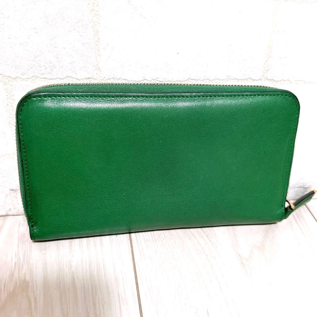 《美品》FENDI(フェンディ)長財布　ラウンド　パイソン