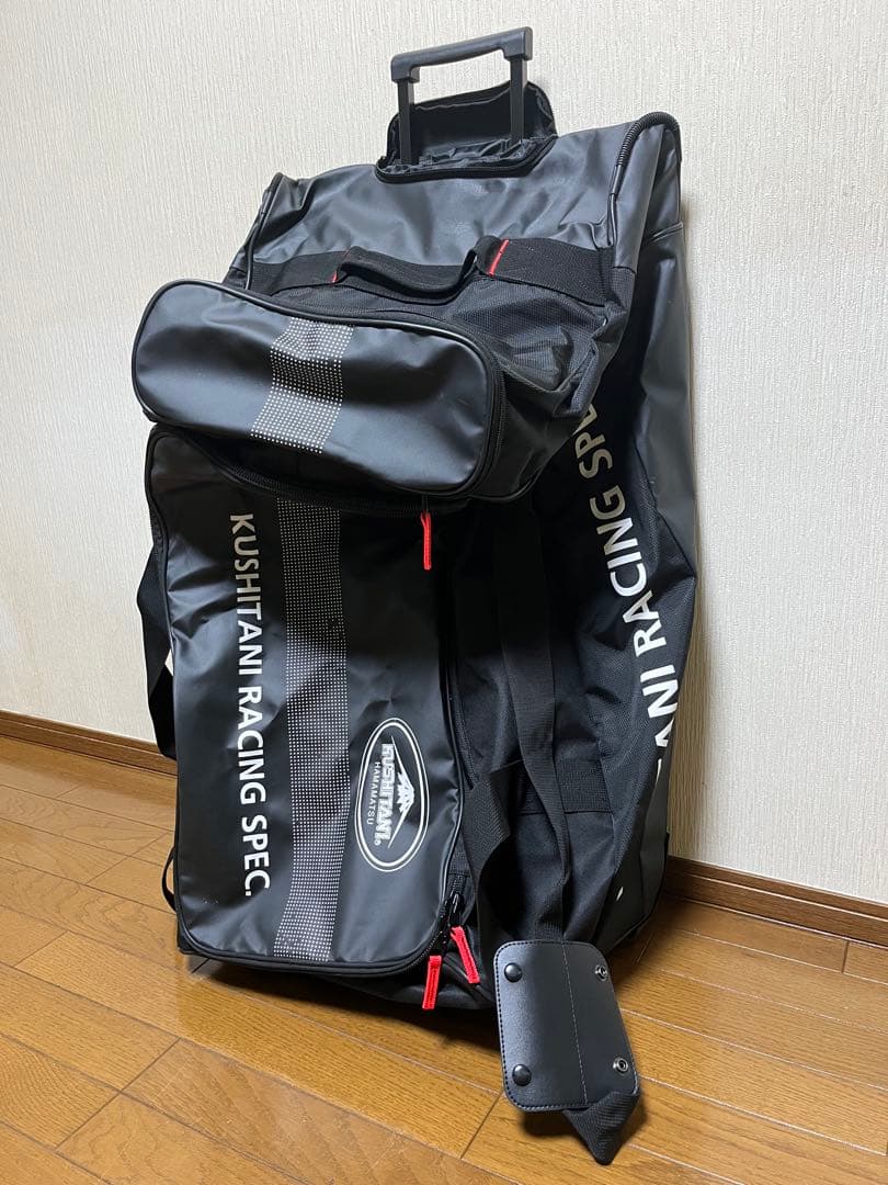 KUSHITANI RACING SPEC クシタニ レーシングキャリーバッグ クシタニから大容量キャリー登場 レーシングギアをスマートに収納