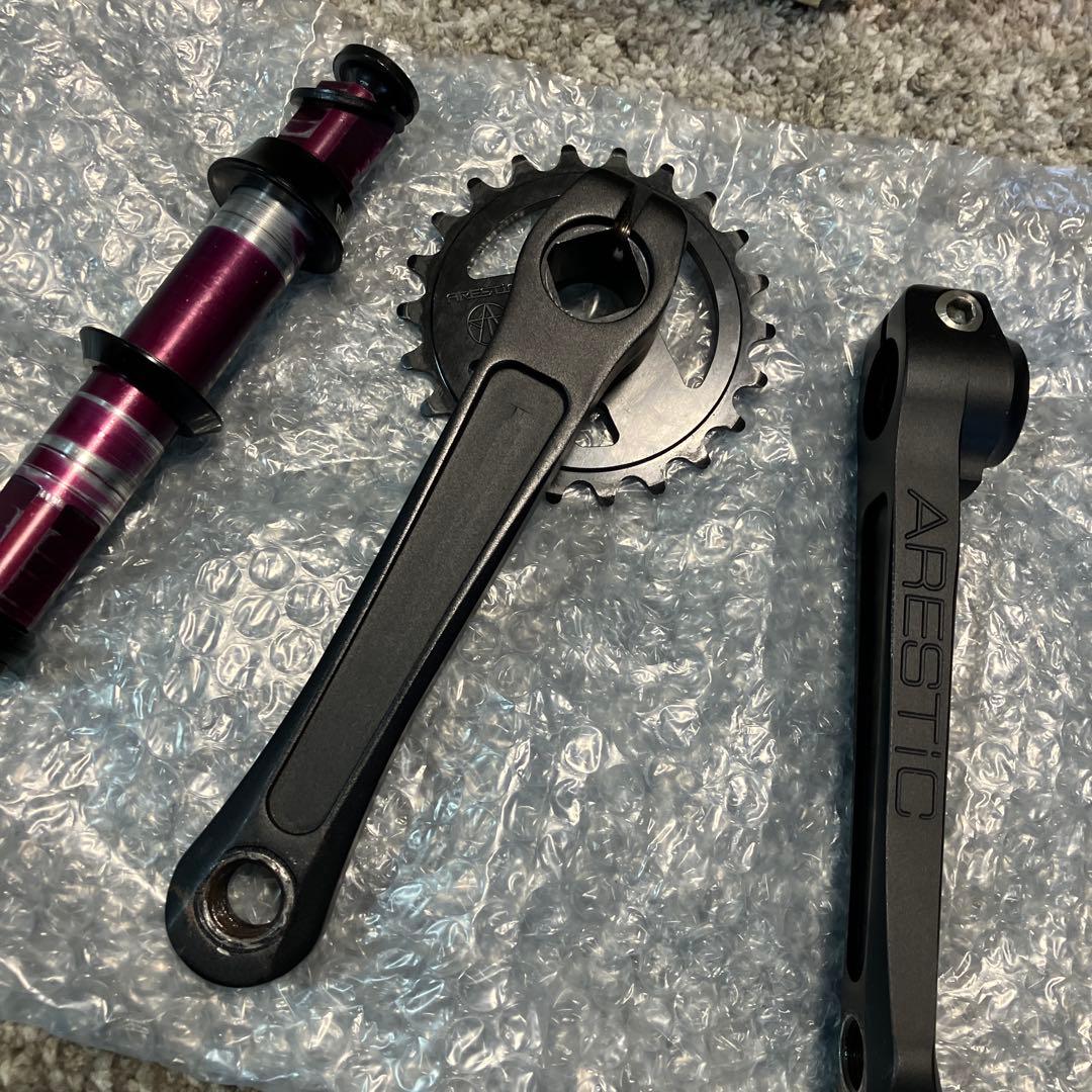 BMX ARESTIC クランクセット 150mm スプロケット22T付き BMX ARESTIC クランクセット 150mm スプロケット22T付き BMX ARESTIC