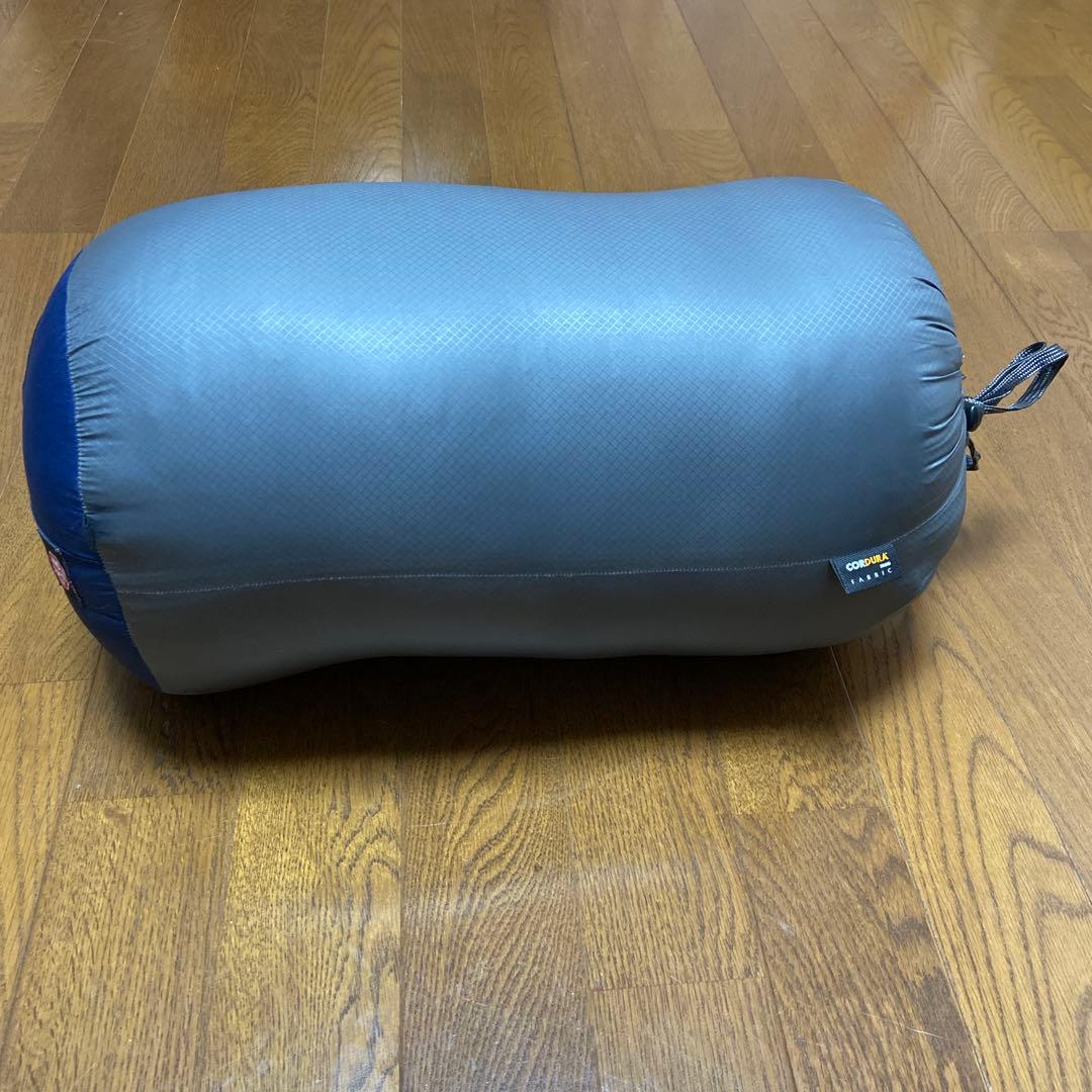 山好き ISUKA Puff 810 EX 冬用寝袋 ネイビー 山好き ISUKA Puff 810 EX