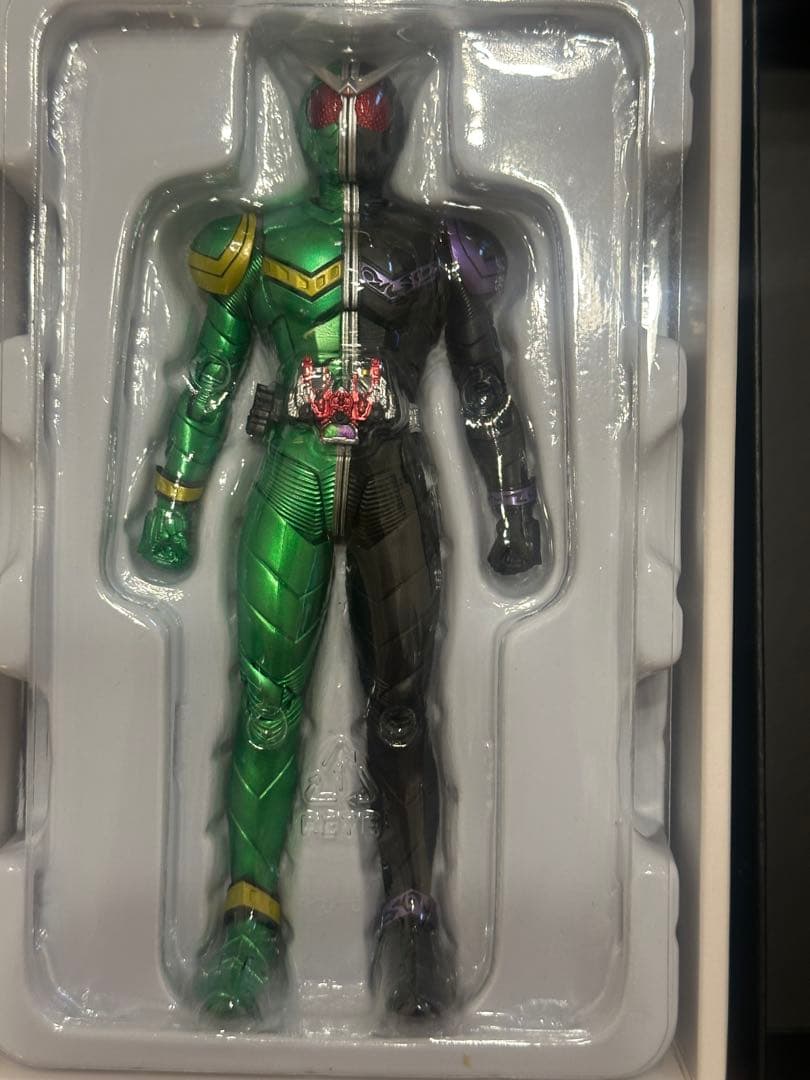 S.H.Figuarts(真骨彫製法) 仮面ライダーW サイクロンジョーカー