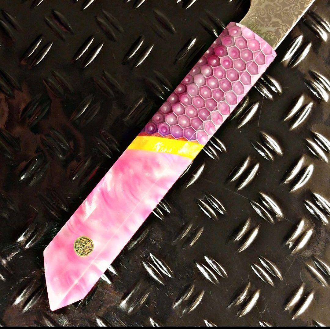《新作》　V金10号　ダマスカス包丁　ハニカム模様・ピンク柄　剣型　牛刀　三徳