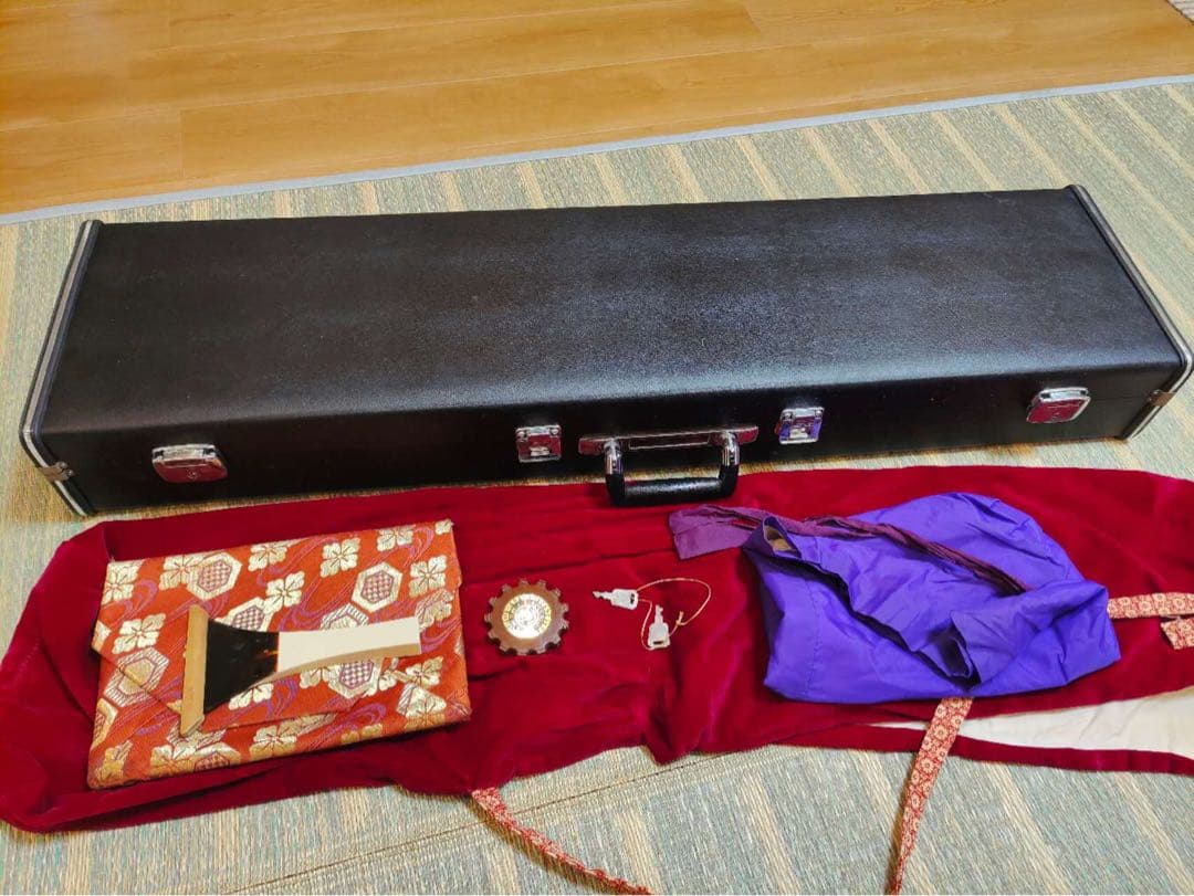 三味線 和楽器 ハードケース付 バチ 紅木紫檀製 現状品 年代物 楽器