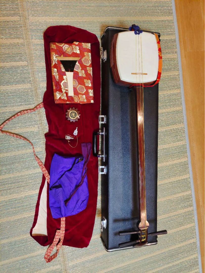 三味線 和楽器 ハードケース付 バチ 紅木紫檀製 現状品 年代物 楽器