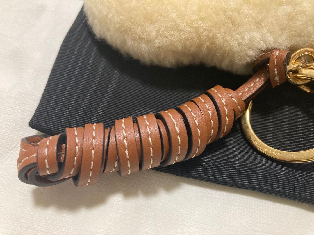 週末限定価格 セリーヌ トリオンフ ポンポンチャーム 犬 ストラップ