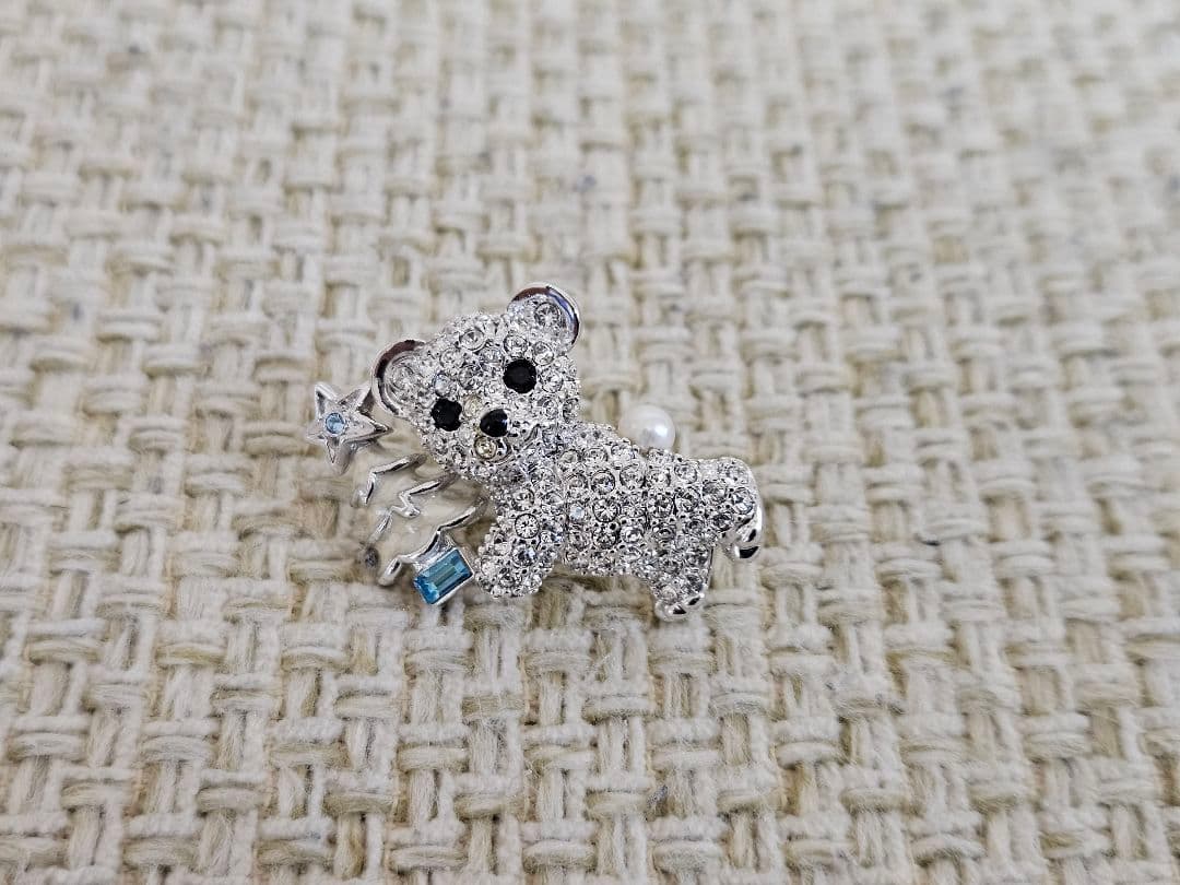 ☆美品！VENDOME BOUTIQUE ベアとツリーのピンブローチ クリスマス
