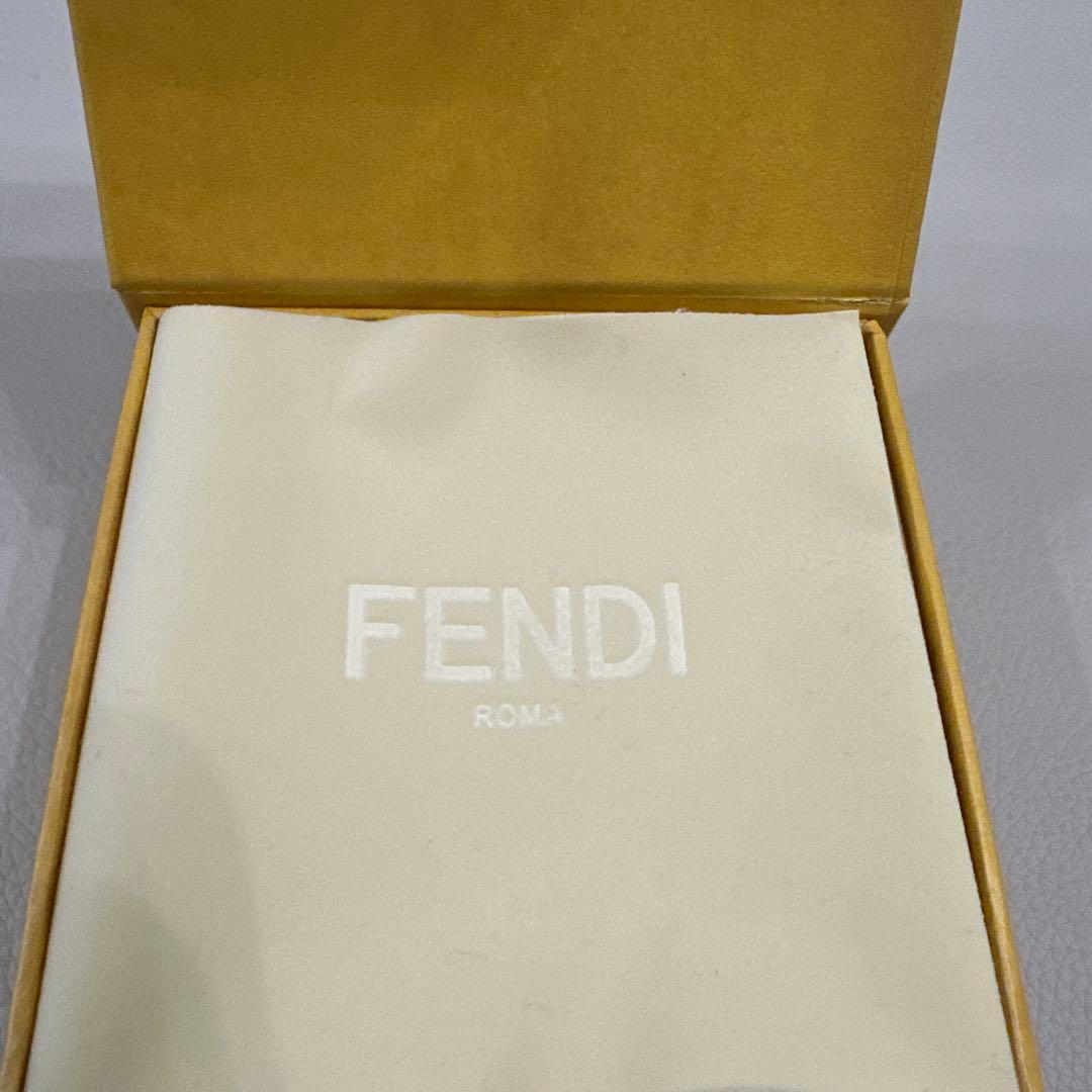 Fendi ゴールドロゴヘアピン箱つき 未使用 新品未使用FENDI ゴールド