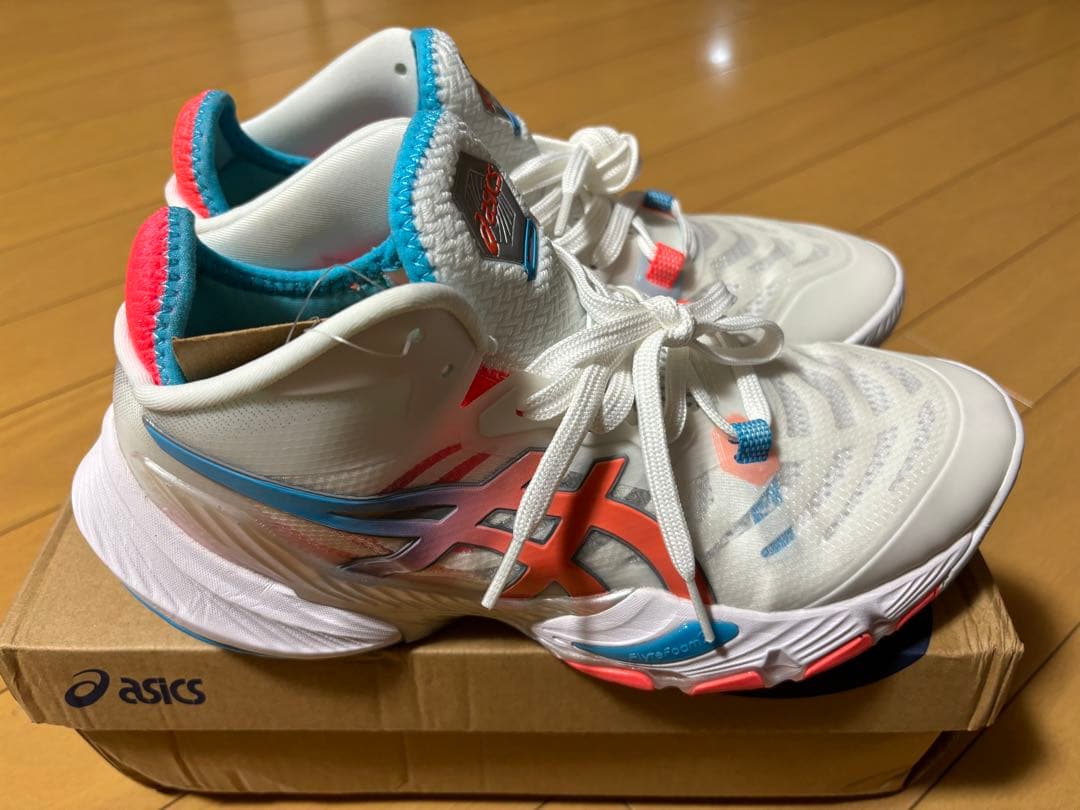 アシックス メタライズ ホワイトフラッシュコーラル - メルカリ