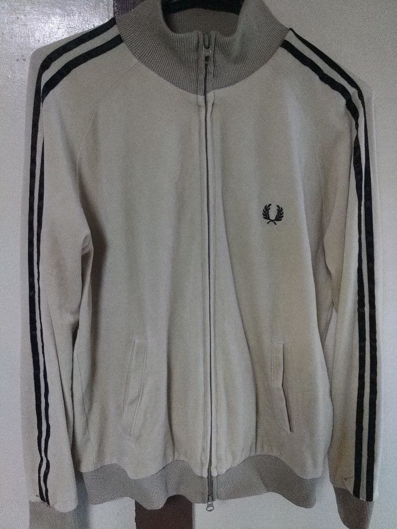 ベ*ネ様 Fred Perry ジップアップジャージ ベロア　クリーム色　ベージ ベ*ネ様 Fred Perry ジップアップジャージ ベロア クリーム色 ベージ