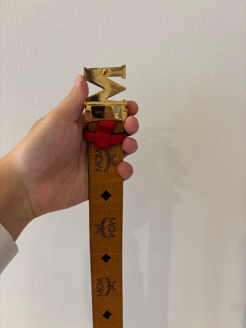 こ*は様 MCMゴールドバックル 赤ベルト(リバーシブル可能) - メルカリ