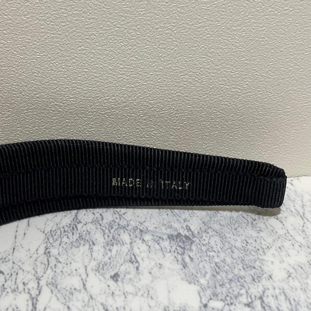 フェラガモ カチューシャ 人気 黒ロゴプレート×黒ストーン