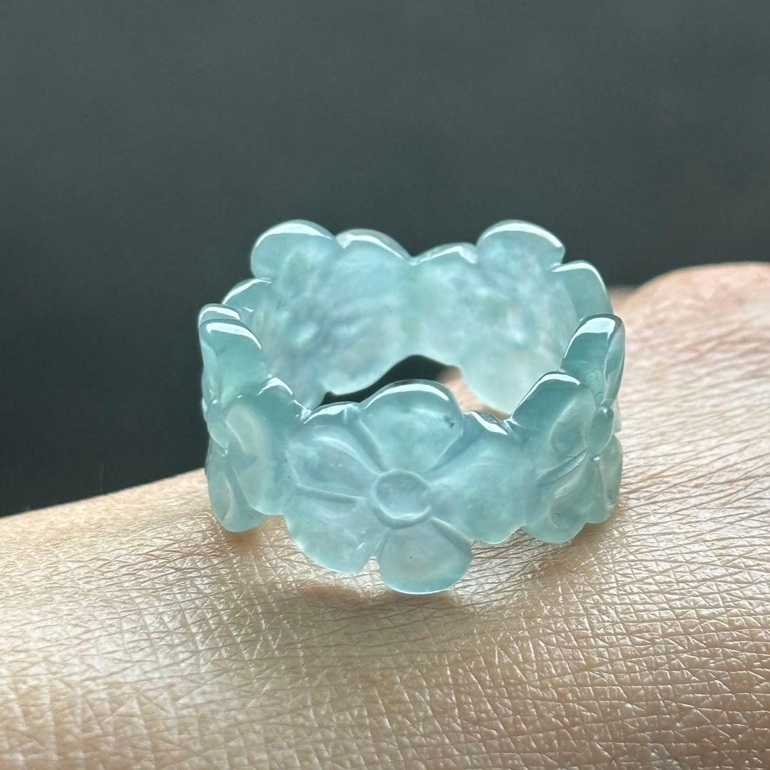 グアテマラ産天然本翡翠　A貨氷種　くり抜きリング　梅の花彫り　12.5号 L182 氷糯種 青緑 14.5号 天然 グアテマラ産 A貨 本翡翠 くりぬき