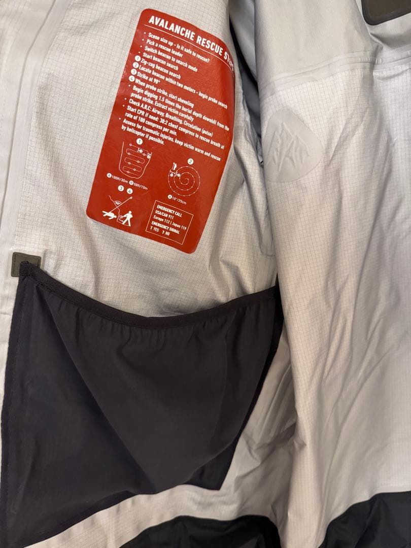 JONES スノーボードウェア M GORE-TEX Pro BC 1回使用