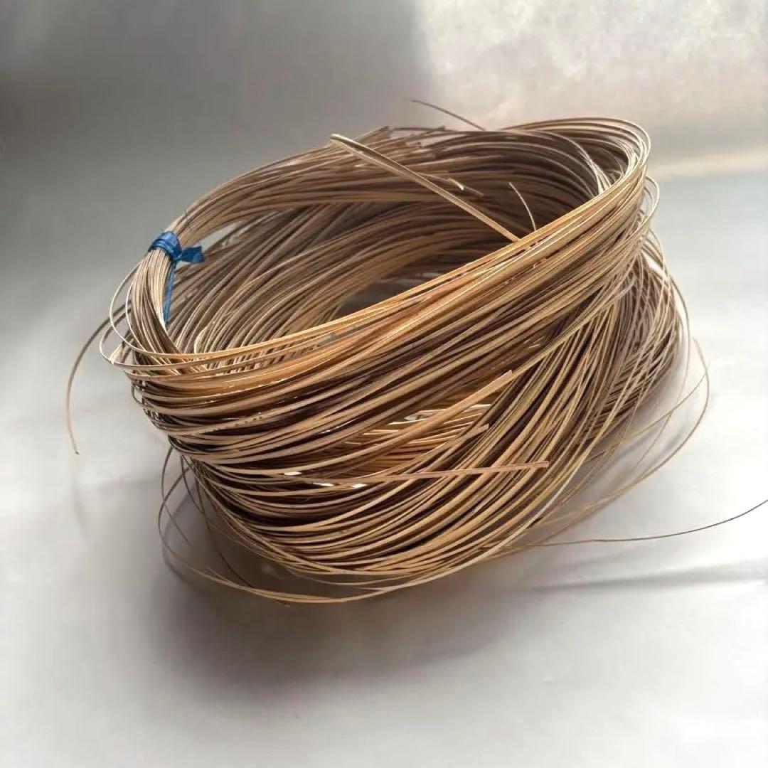 皮付きの籐　材料　幅2.5mm 晒し　100g 皮籐100g - DAIWA RATTAN online shop